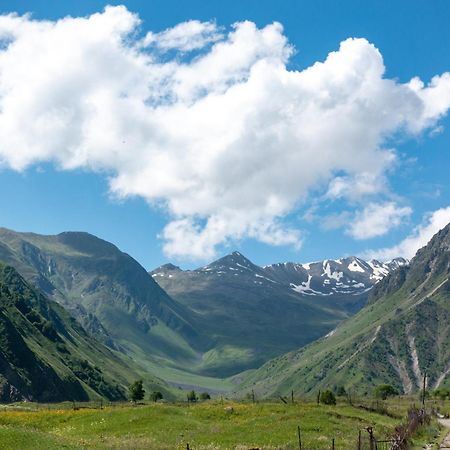 Terkhena Hotell Kazbegi Exteriör bild