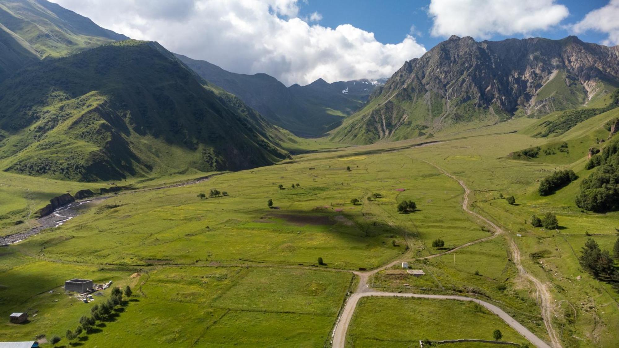 Terkhena Hotell Kazbegi Exteriör bild