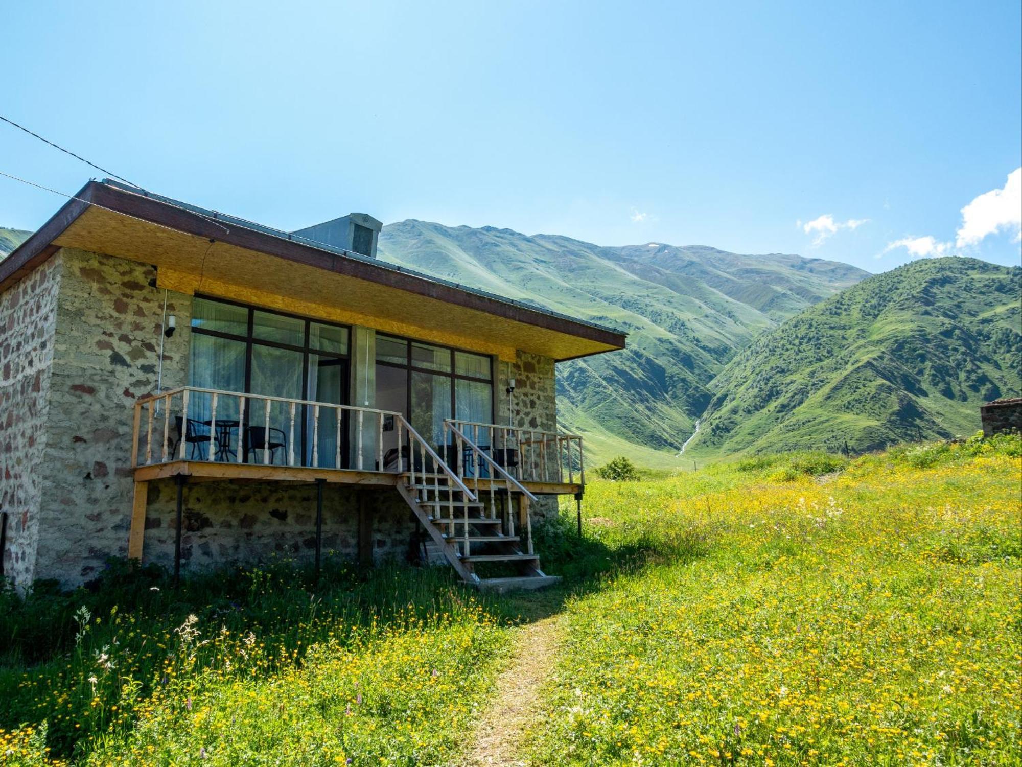 Terkhena Hotell Kazbegi Exteriör bild